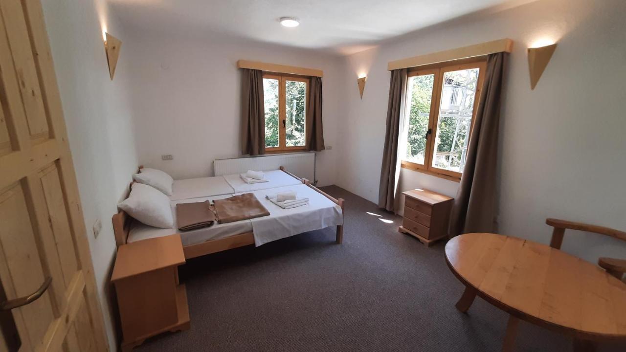 Hotel Ravnjak Dobrilovina Екстериор снимка