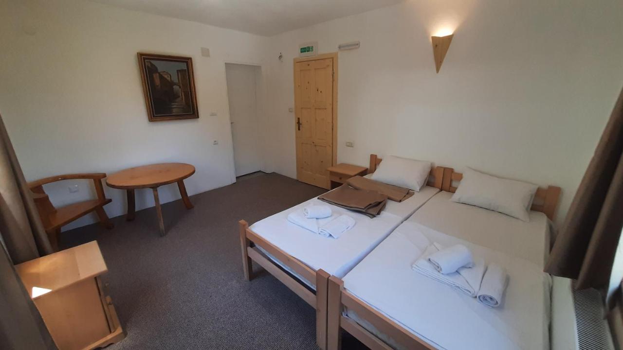 Hotel Ravnjak Dobrilovina Екстериор снимка