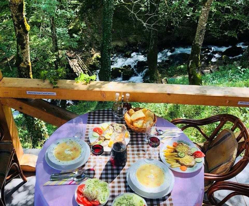 Hotel Ravnjak Dobrilovina Екстериор снимка